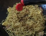 Foto langkah ke 4 dari resep Mie Goreng ala Solaria.