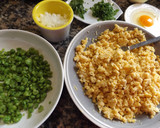 Foto del paso 1 de la receta: Tortitas de garbanzos y guisantes con aceite de pistachos