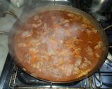 Foto del paso 2 de la receta: Bondiola de cerdo en paellera con papas rústicas