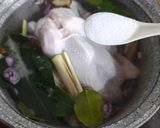 Foto langkah ke 2 dari resep Ingkung Ayam Tanpa Santan.