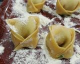 Foto del paso 4 de la receta: Tortelinis de ricota y espinacas con salsa Alfredo