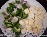 A picture of step 1 of Kadhai paneer.