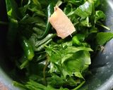 A picture of step 1 of Methi palak puri.
