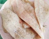 Foto del paso 1 de la receta: Merluzas rebozadas con pan rallado al pimentón...y tortitas 😋