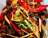 Hình bước làm 4 của món 🌱 Tảo Xoắn Chile Xào Sả Ớt Lá Chanh (Vegan)