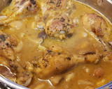 Foto del paso 4 de la receta: Muslitos de pollo en salsa con setas y canela