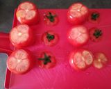 Foto del passaggio 1 della ricetta Pomodori ripieni con riso e scamorza con fondo di patate