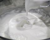 Hình bước làm 1 của món Bánh khúc cây (cuộn kem bơ)