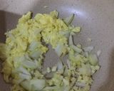 Foto langkah ke 2 dari resep Sosis Telur Asam Manis.