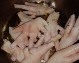 รูปขั้นตอนการทำที่ 4 ของ ตีนไก่ตุ๋นซีอิ๊วดำ (Braised Chicken Feet in Black Soy Sauce)