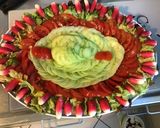 Une image de l'étape 5 de Salade terre et mer aux crevettes,radis,tomates,concombre,laitue,oignon et ciboulette.