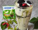 Foto langkah ke 5 dari resep Mulberry Oreo Creamy Matcha.