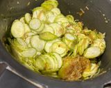 A picture of step 1 of Sponge gourd masala.