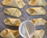 Hình bước làm 4 của món Apple Kolachies (Bánh nhân táo kiểu Tiệp)