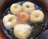 Foto langkah ke 5 dari resep Donat empuk dan montok.