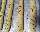 Foto langkah ke 7 dari resep Sesame Sugar Bread Stick.