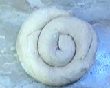 A picture of step 2 of Meetha paratha.