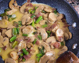 Foto del paso 3 de la receta: Revuelto de espárragos, champiñones y jamón