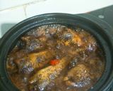 A picture of step 3 of Vietnamese Braised Snakehead Fish in Clay Pot.
