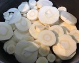 Une image de l'étape 2 de Panais fondants au persil et crème de champignons.