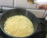 A picture of step 11 of Spaghetti, mince and brown onion soup.