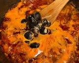 Foto langkah ke 5 dari resep Sundubu Jjigae (Korean Spicy Soft Tofu Stew).