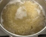 Foto del passaggio 2 della ricetta Minestra cremosa con brodo, purea di zucca e robiola🥕🧅🎃