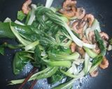 Hình bước làm 3 của món Mì Xào Tôm Cải