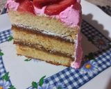 Foto del paso 5 de la receta: Torta de vainilla con crema chantilly y frutillas 🍓