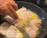 Foto del paso 1 de la receta: Pollo con tomate en aceite y parmesano