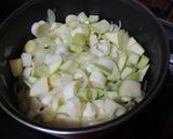 Foto del paso 1 de la receta Crema de calabacín y puerro con yogur