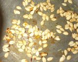 Foto del paso 3 de la receta: Semillas saborizadas con limón y ají