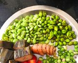 A picture of step 1 of Bhogi Chi Bhaji.