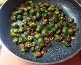 A picture of step 5 of Crispy Bhindi fry.