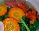 Foto langkah ke 4 dari resep Sayur Bening Bayam Wortel.