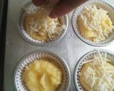 Foto langkah ke 5 dari resep Cheese Custard Muffin.