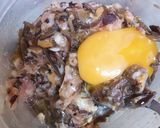 Hình bước làm 1 của món Thịt chưng trứng muối