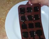 A picture of step 2 of Pomegranate chocolate bites.