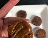 Pas rețetă Macarons cu caramel/ciocolată 14 fotografie