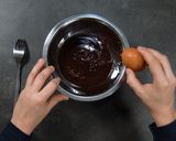 Une image de l'étape 7 de Saucisson au chocolat et chamallows.