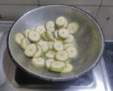 A picture of step 2 of Honey chilli banana.