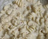 A picture of step 9 of White sauce macaroni.