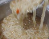 A picture of step 3 of Instant Noodles.