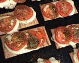 Foto del paso 3 de la receta: Pizzetas fáciles; con tostadas de arroz😨😋
