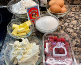 Foto del paso 1 de la receta: Bizcocho con queso y frambuesas