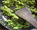 A picture of step 2 of Matar Halwa.