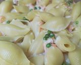 Une image de l'étape 7 de Conchiglioni au saumon et petits pois.