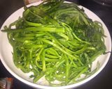 Hình bước làm 2 của món Rau muống luộc