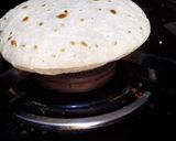 A picture of step 2 of Egg paratha.