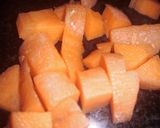 A picture of step 1 of Onian tomato carrot salad.